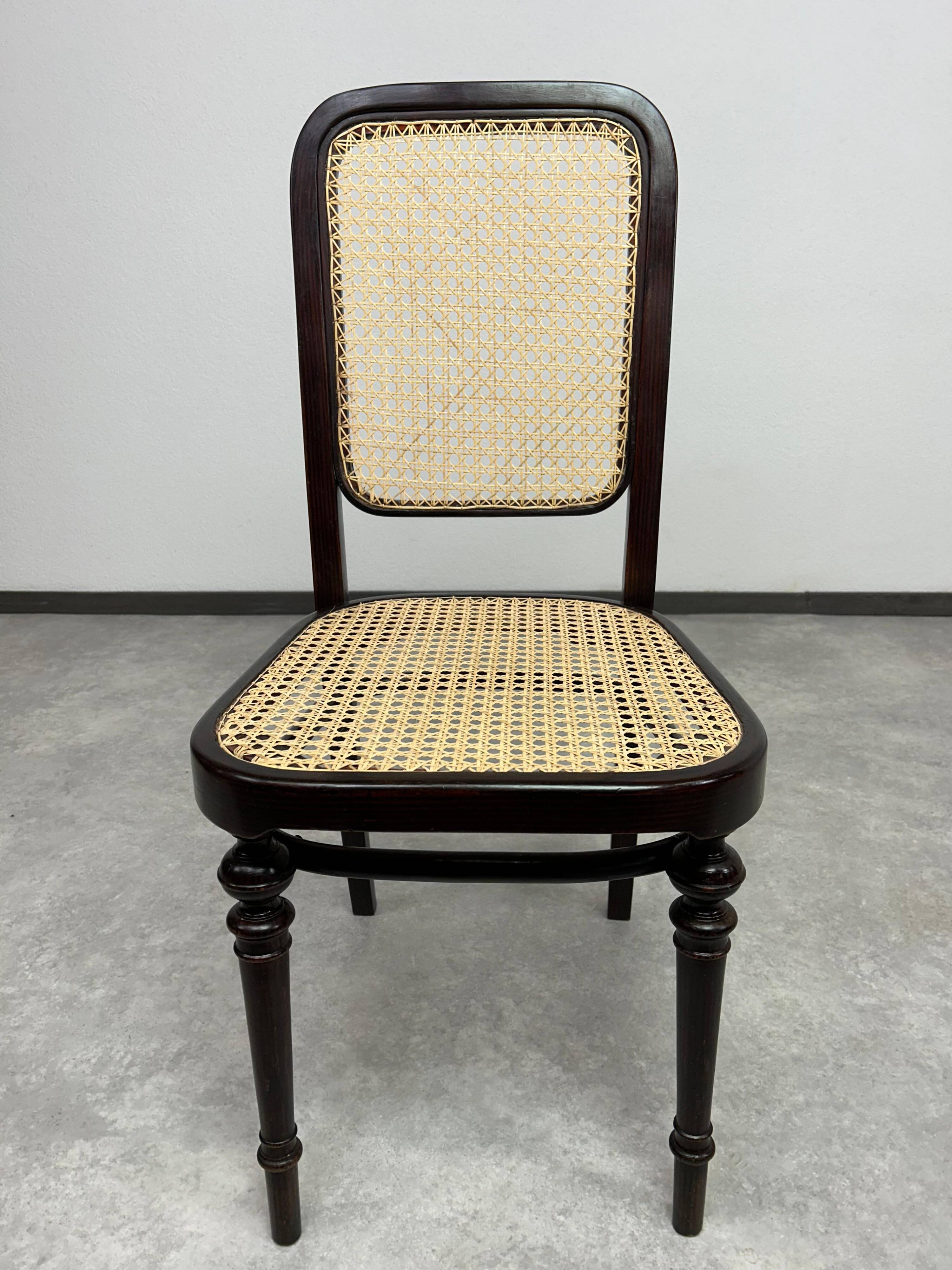 Set of 4 bentwood dining chairs by Thonet.