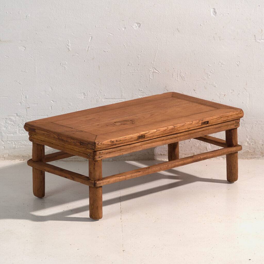 Table basse ancienne en bois de pin – Chine, vers 1890