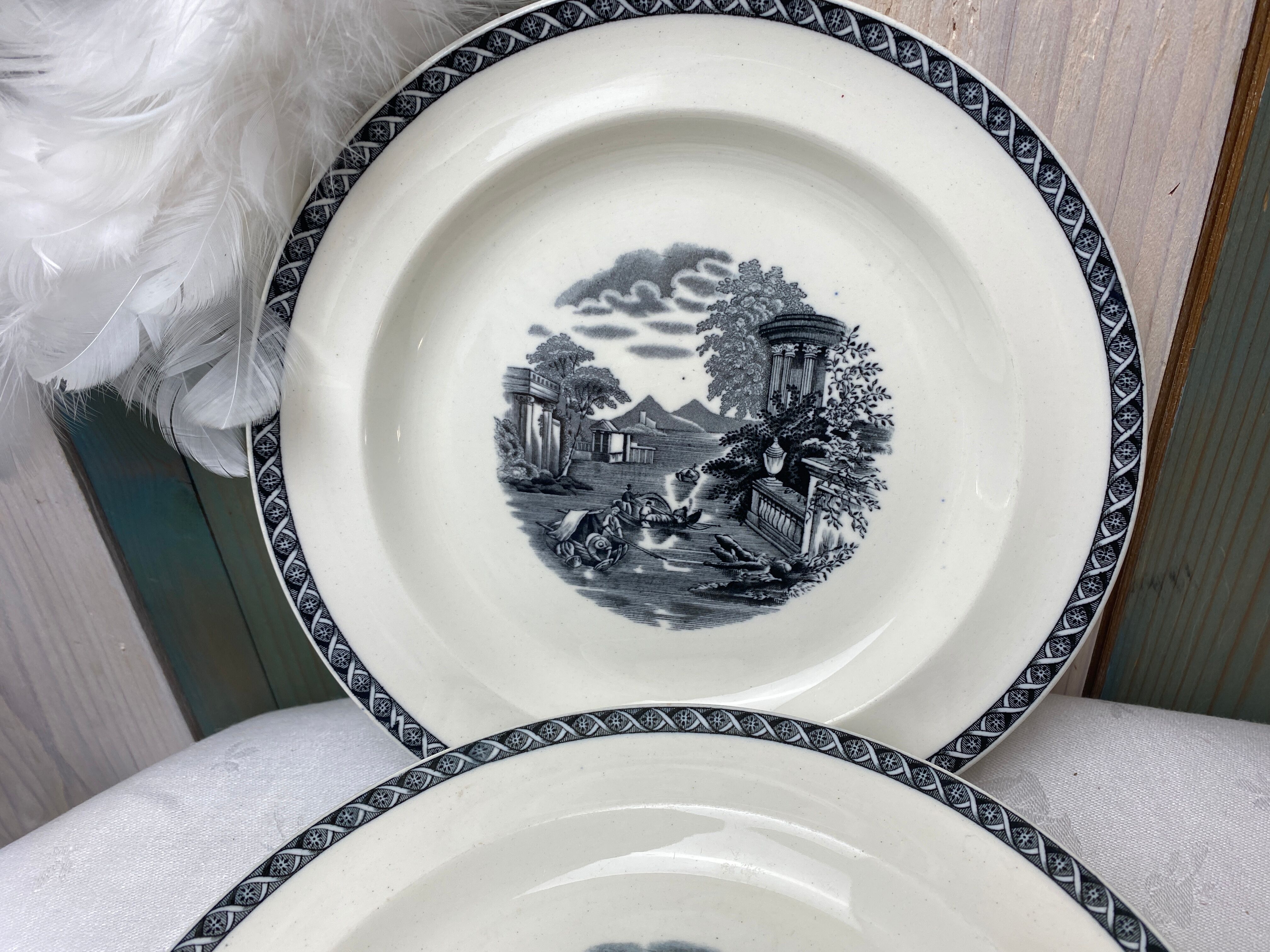 6 vintage Wedgwood porcelain brunch plates