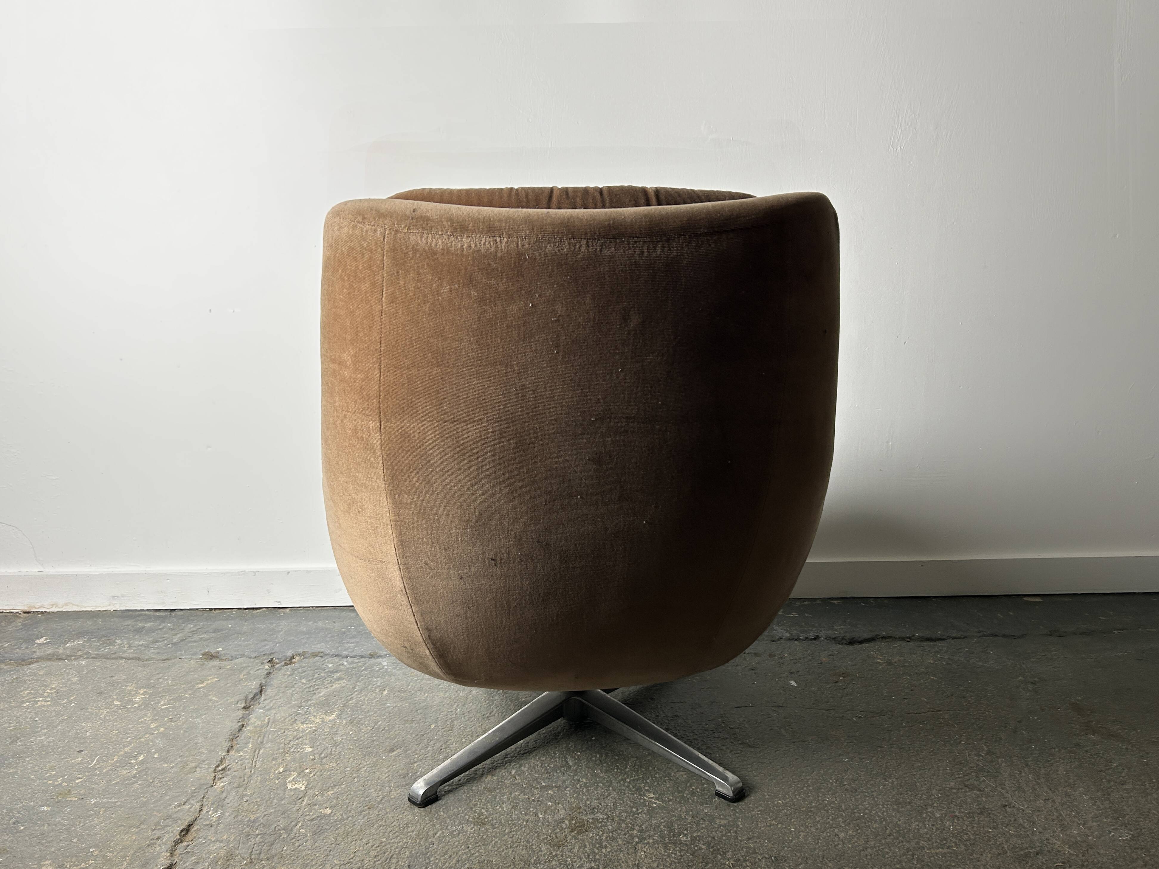 Rodney Kinsman Mid-century 1960s corduroy swivel lounge chair