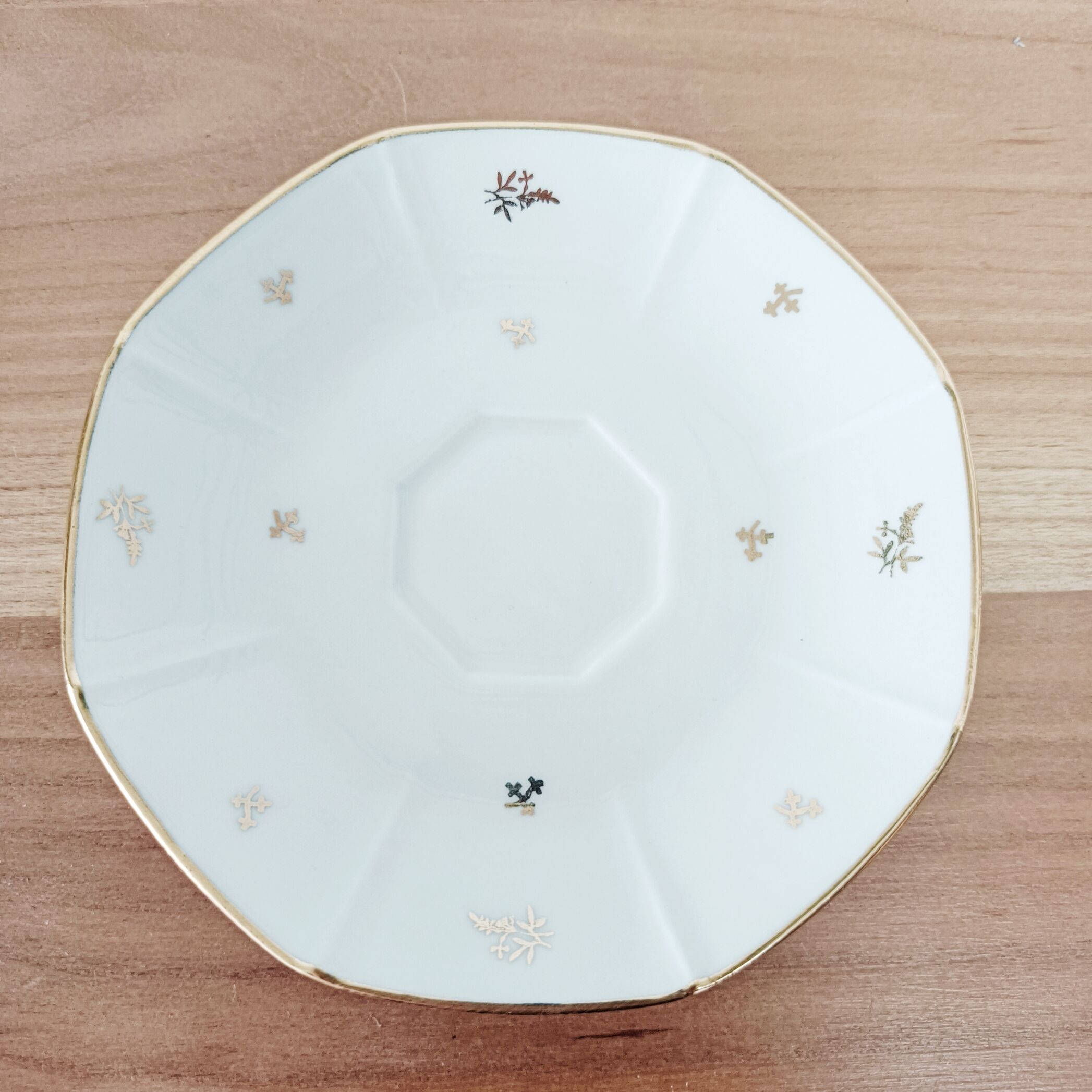 Coffee set in white and gold porcelain