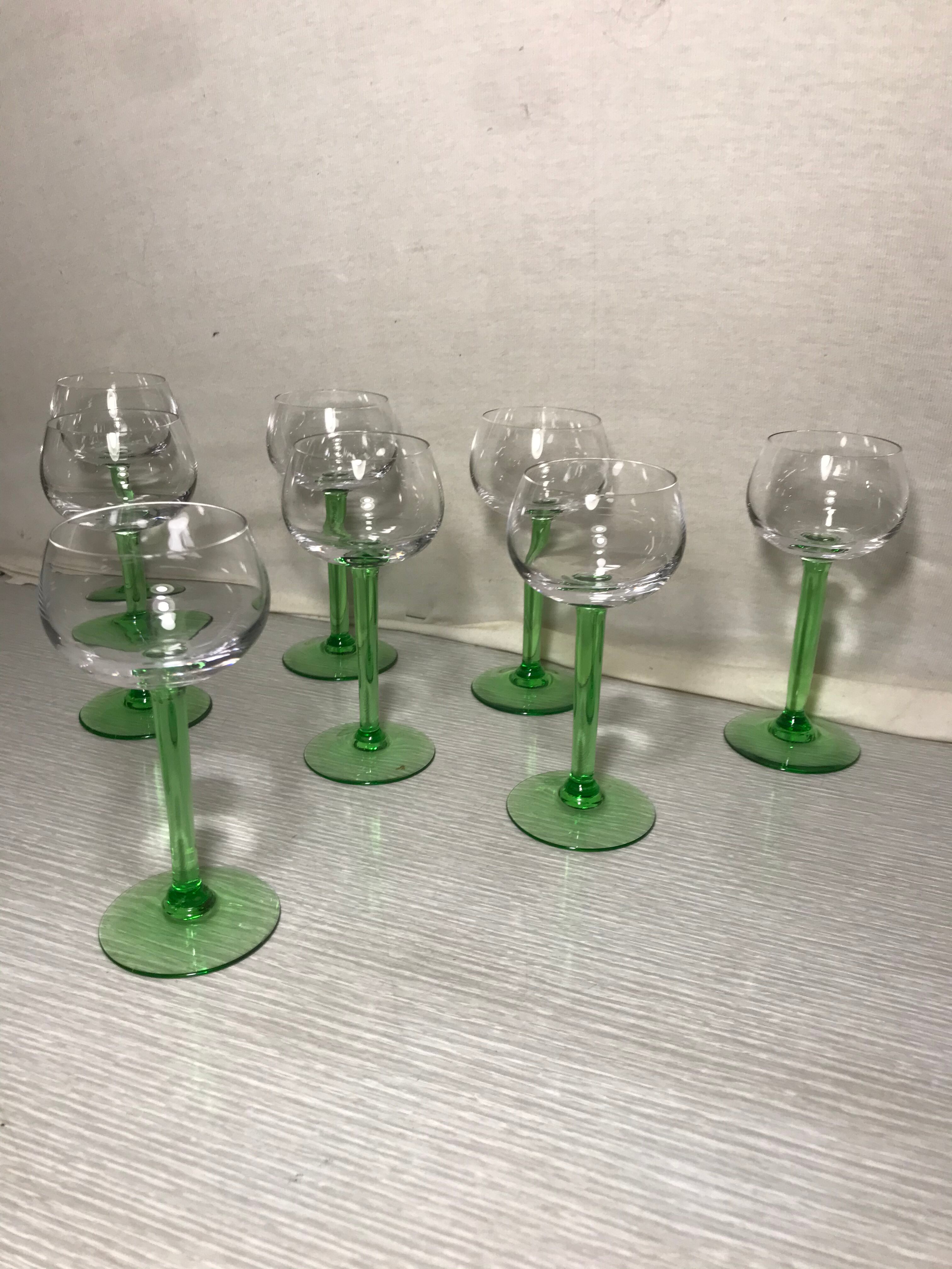 Series of 8 wine glasses