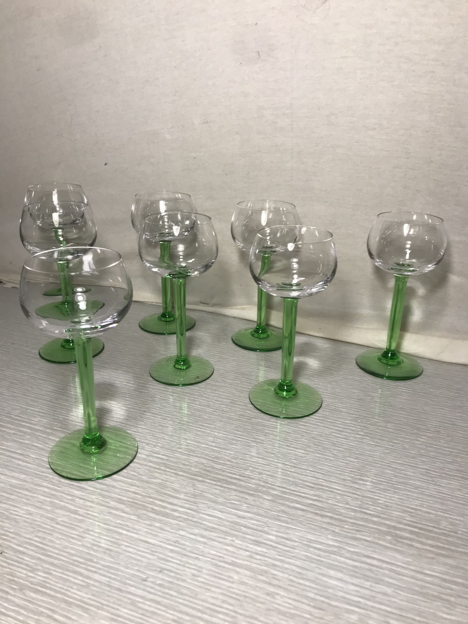Series of 8 wine glasses