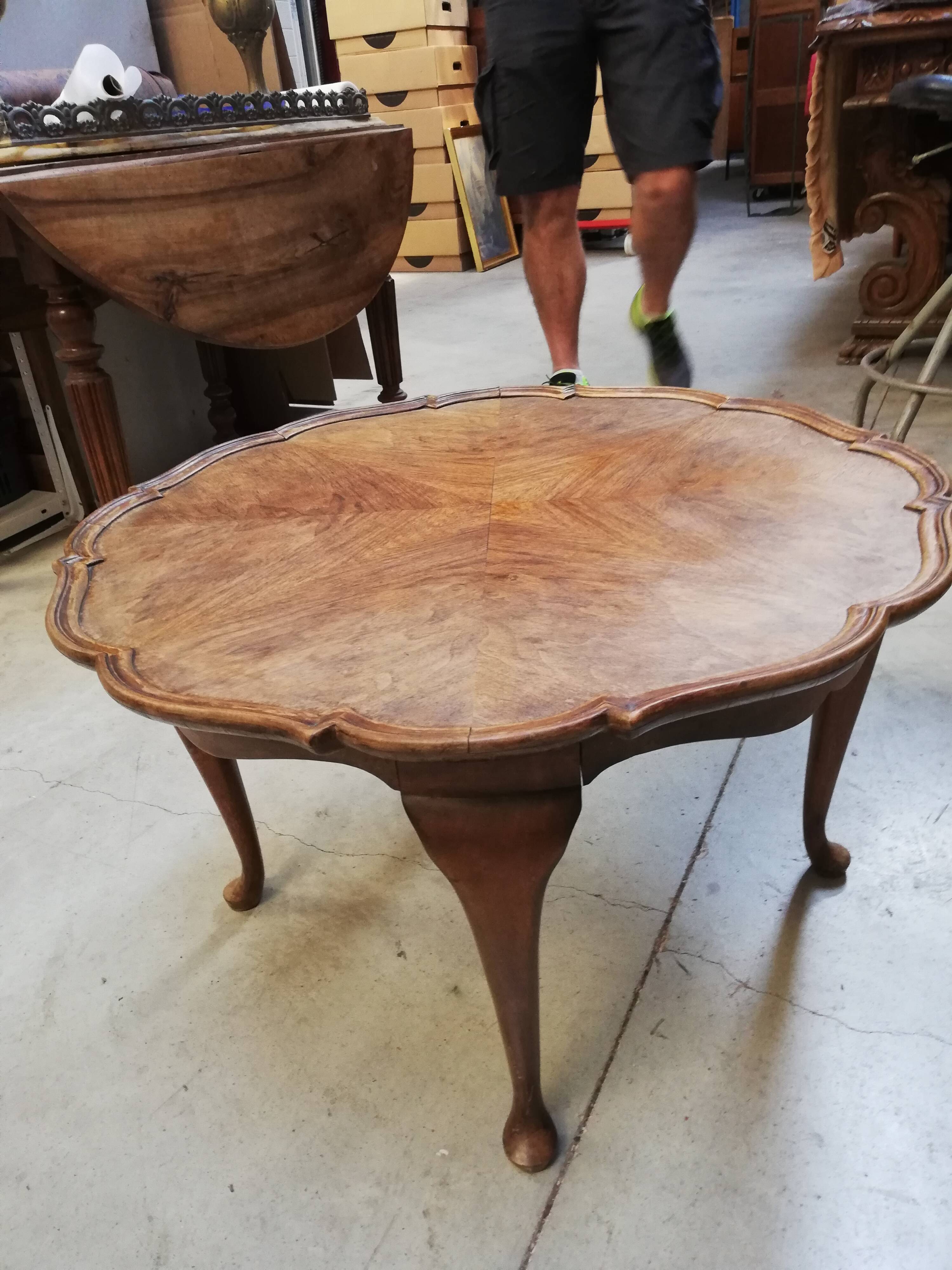 Round coffee table