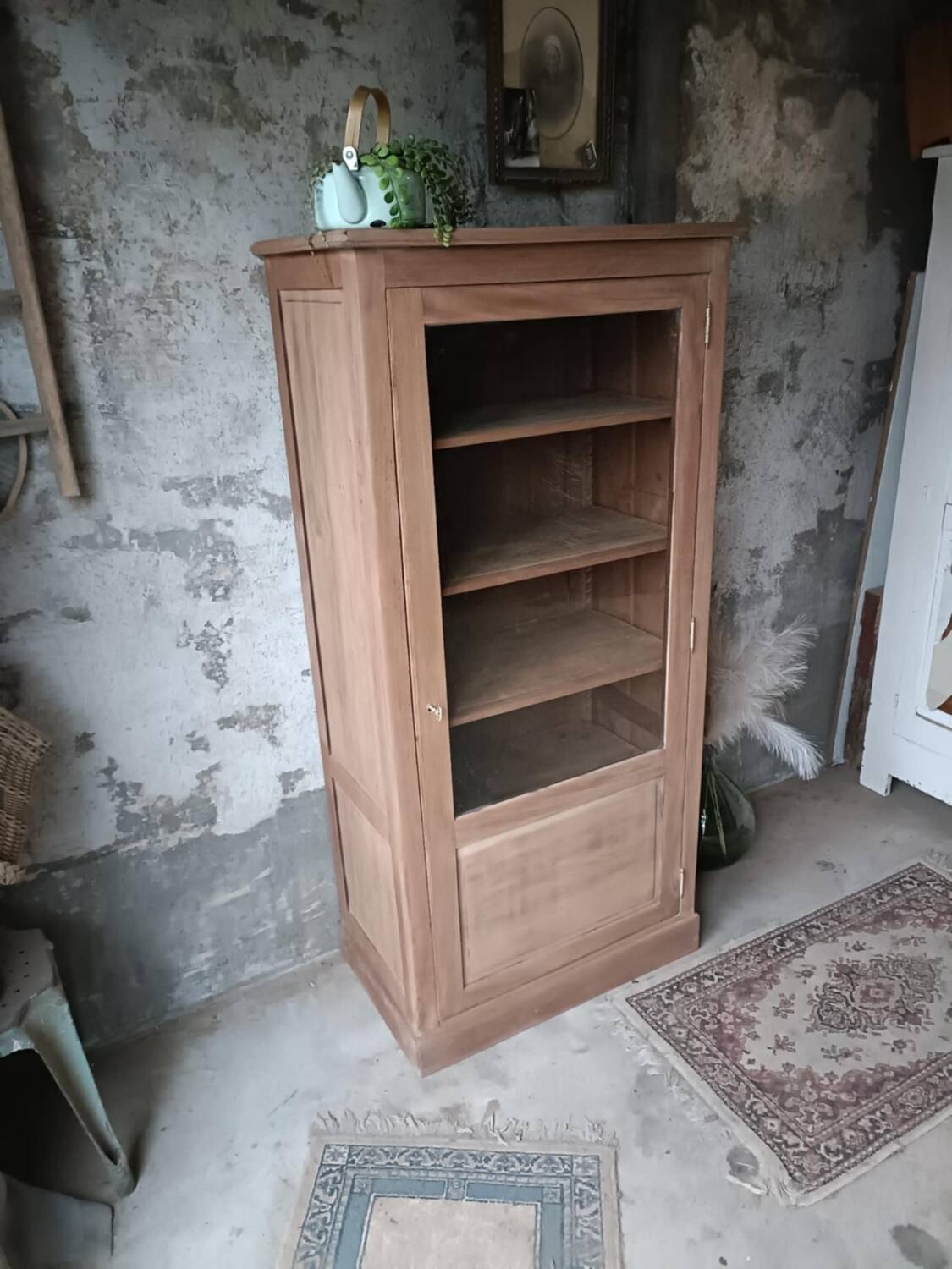 Wooden display cabinet