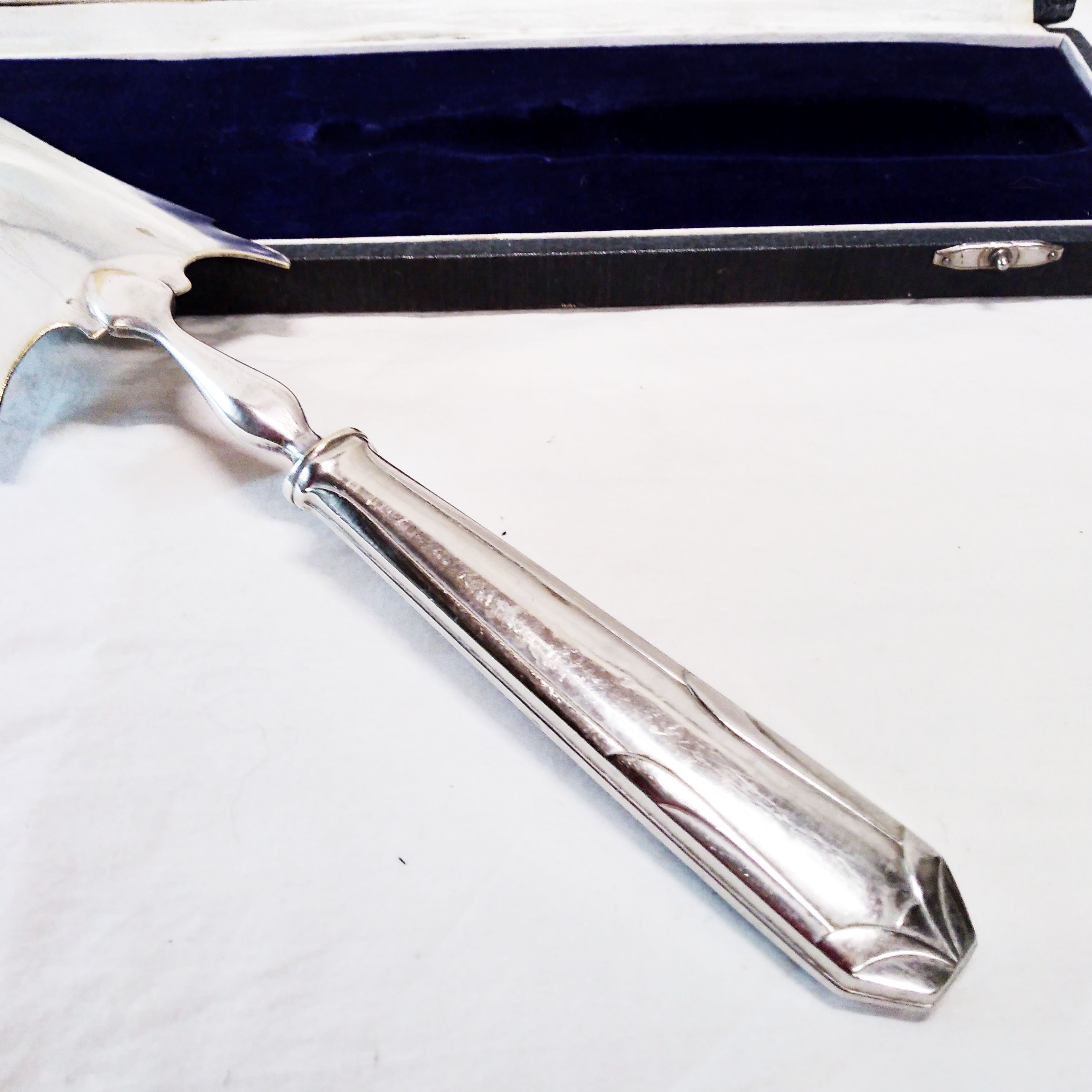 1930 silver metal pie shovel