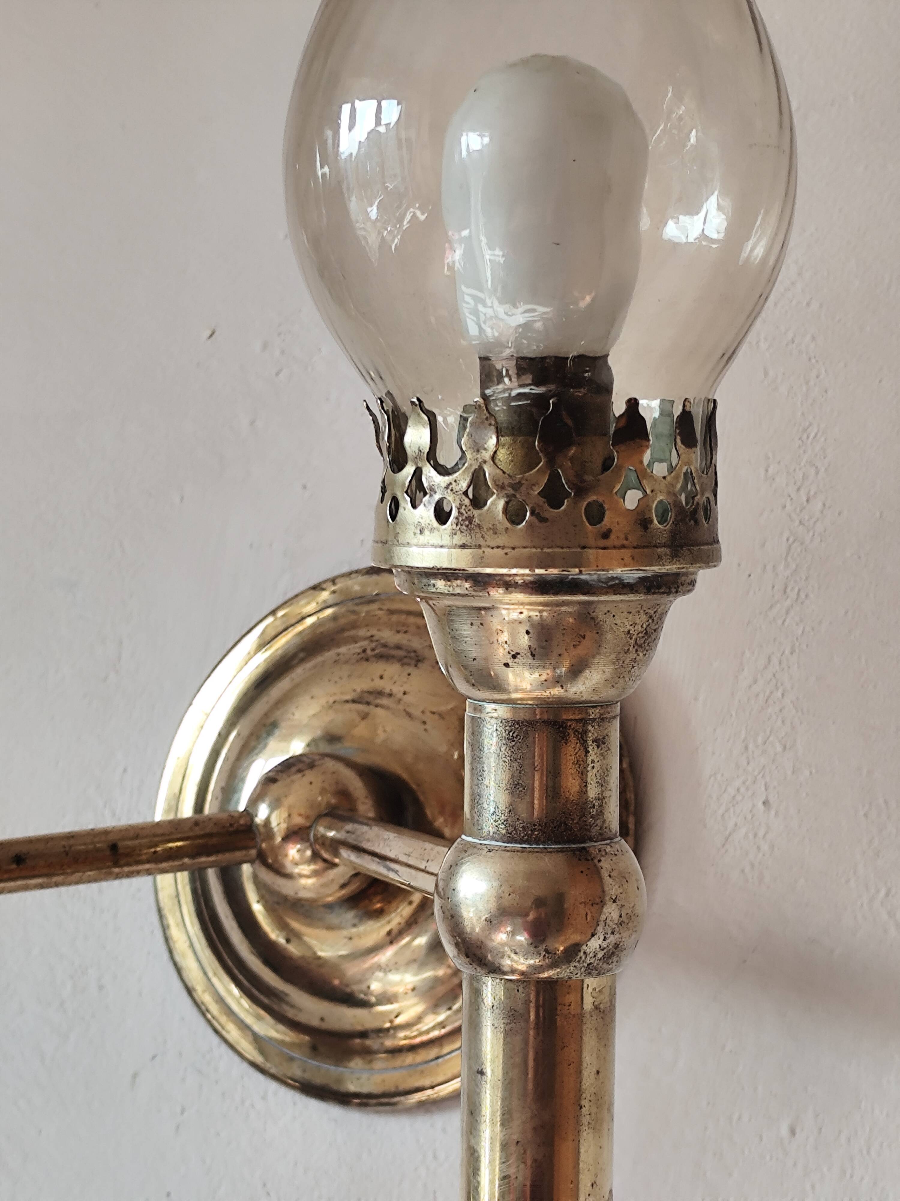 2-light wall light in brass and glass tulips