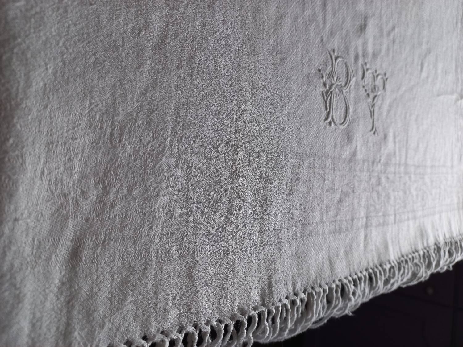 2 old embroidered guest towels