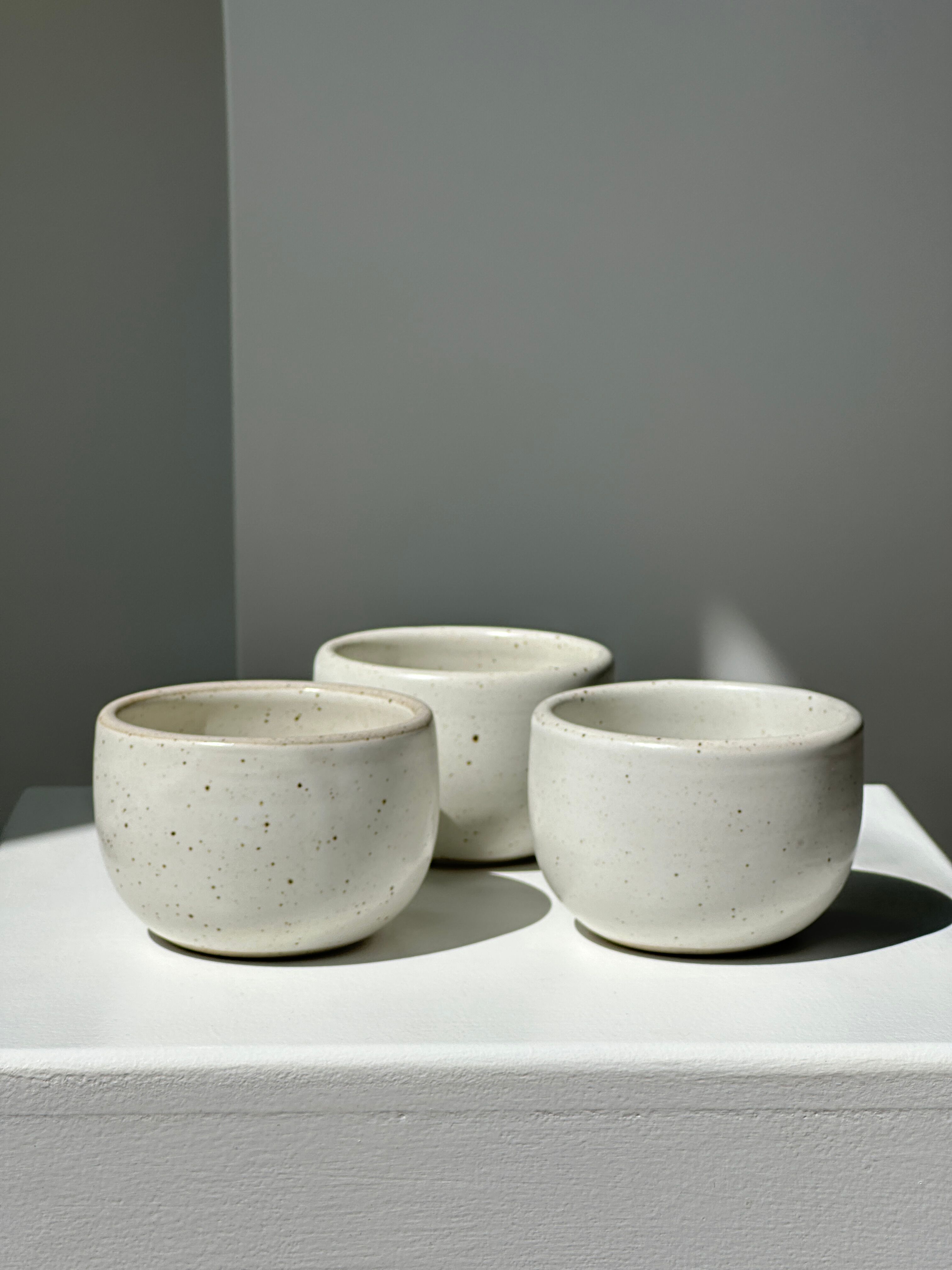 Trio of white ceramic cups D9cm