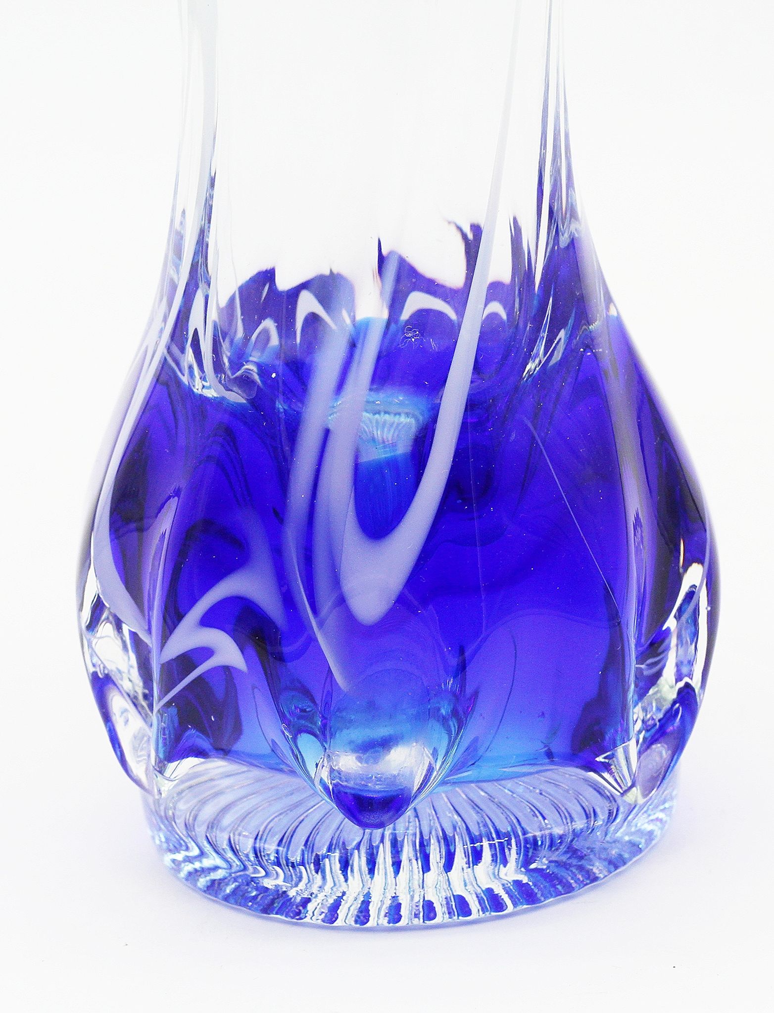 Vase en verre bleu