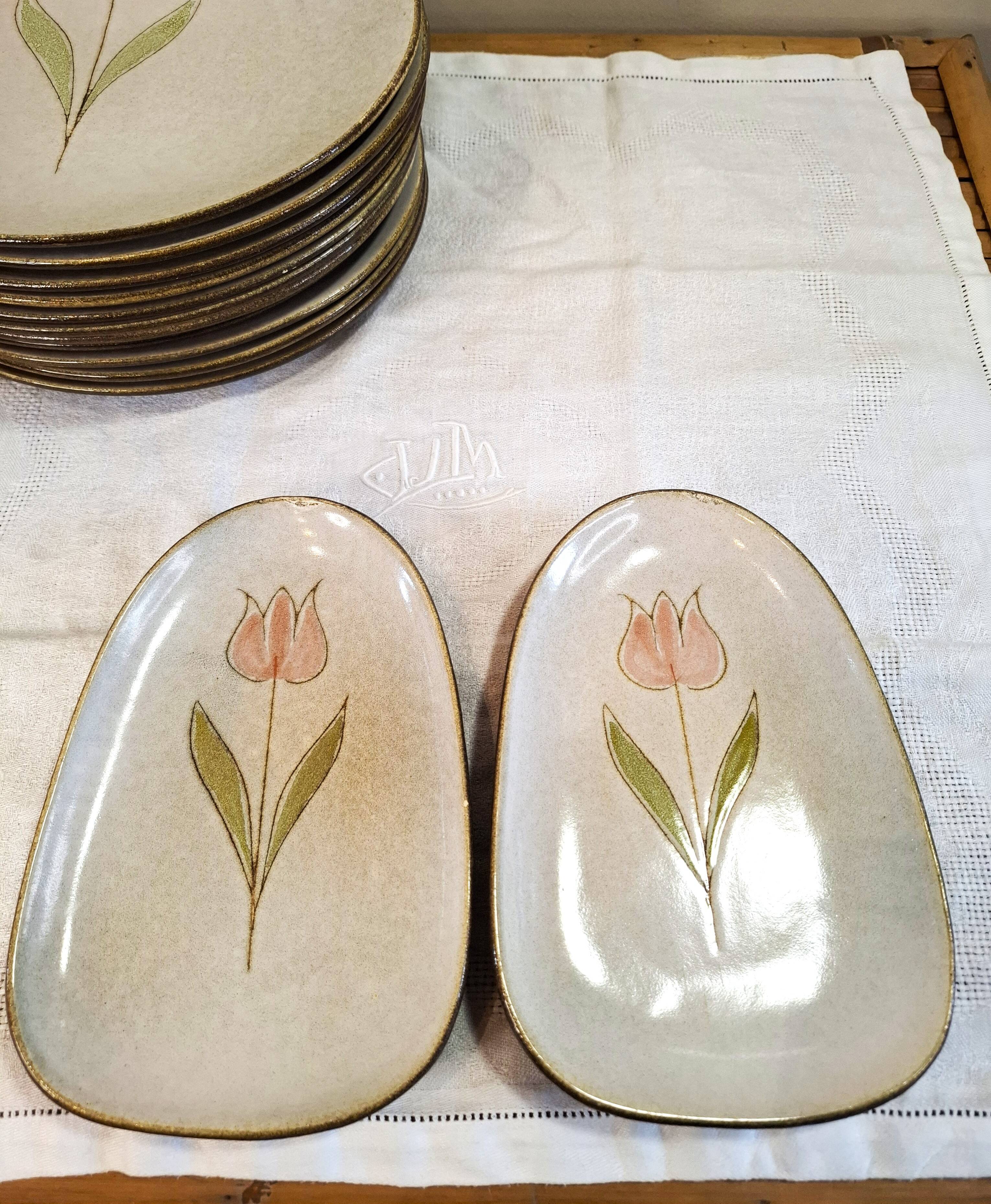 Niderviller Tulip stoneware plates and bowls