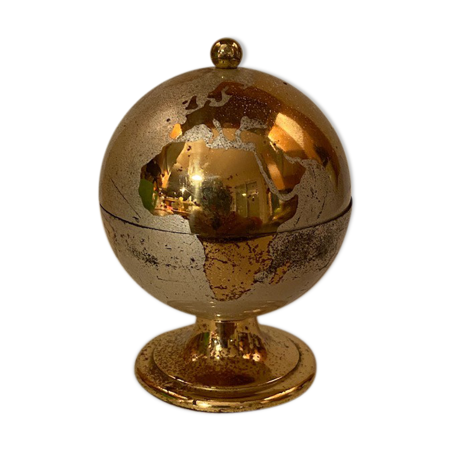 Vintage world-map table lighter