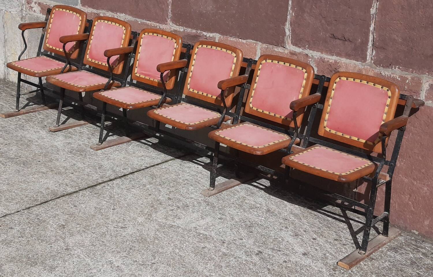 6-seater cinema seat.