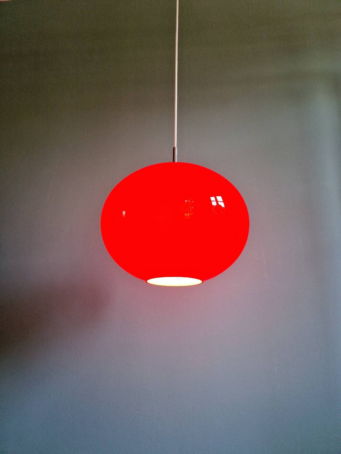 Grande suspension Space Age en opaline rouge, années 1960-70