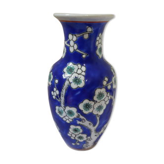 Vase chinois en porcelaine bleu et blanc avec motif branches de cerisier
