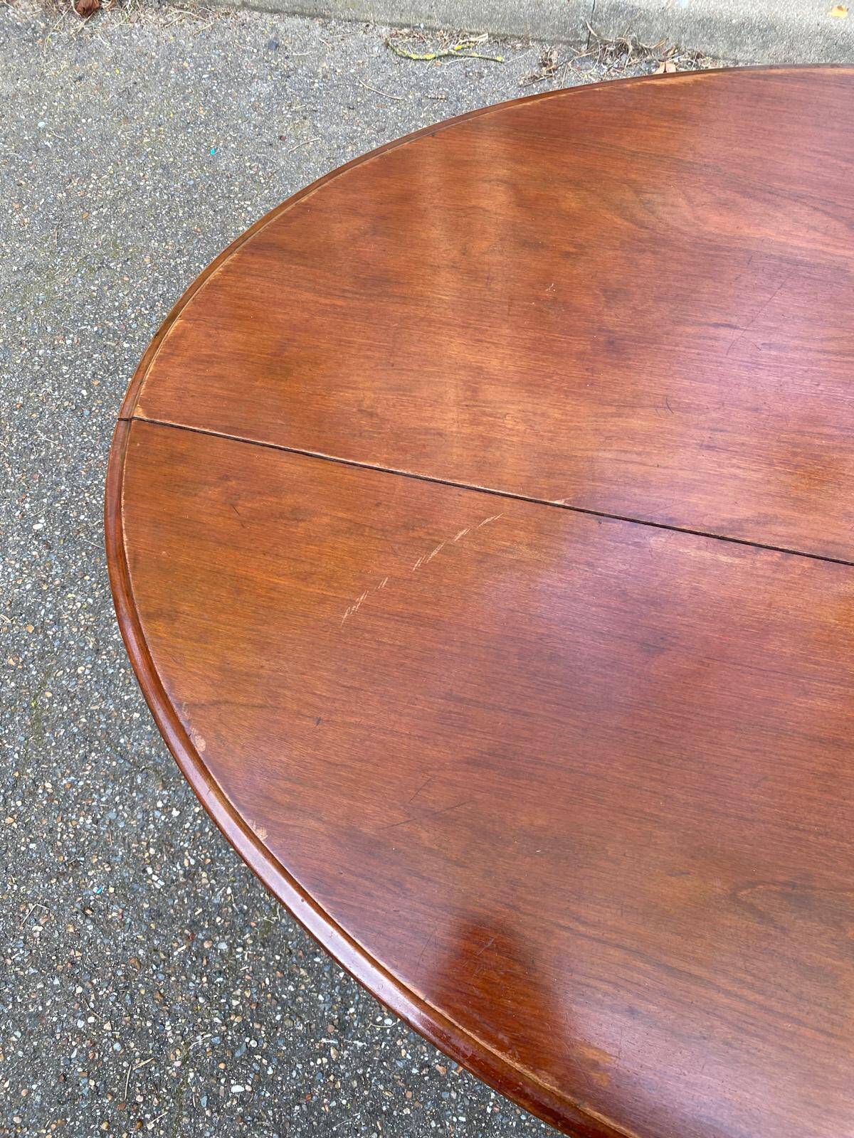 Large oval coffee table in solid wood 133x93cm