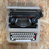 Underwood 319 typewriter made for Olivetti.