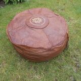 Large vintage Moroccan leather pouf n°2