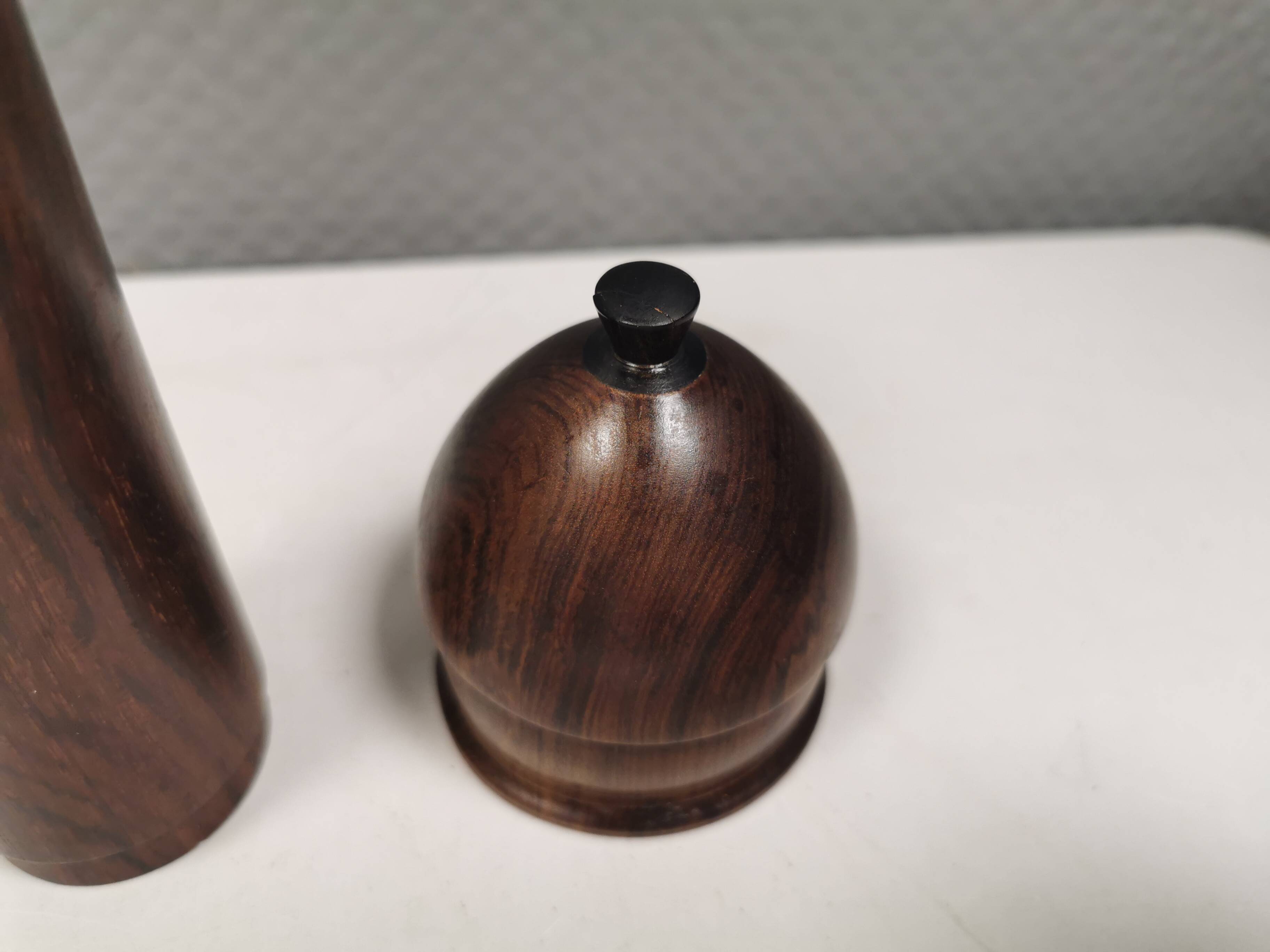 A salt and pepper set in rosewood, Danish from the 1960s-70s.