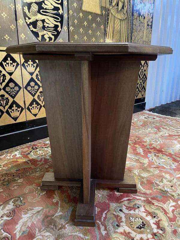Art deco period pedestal table in solid mahogany