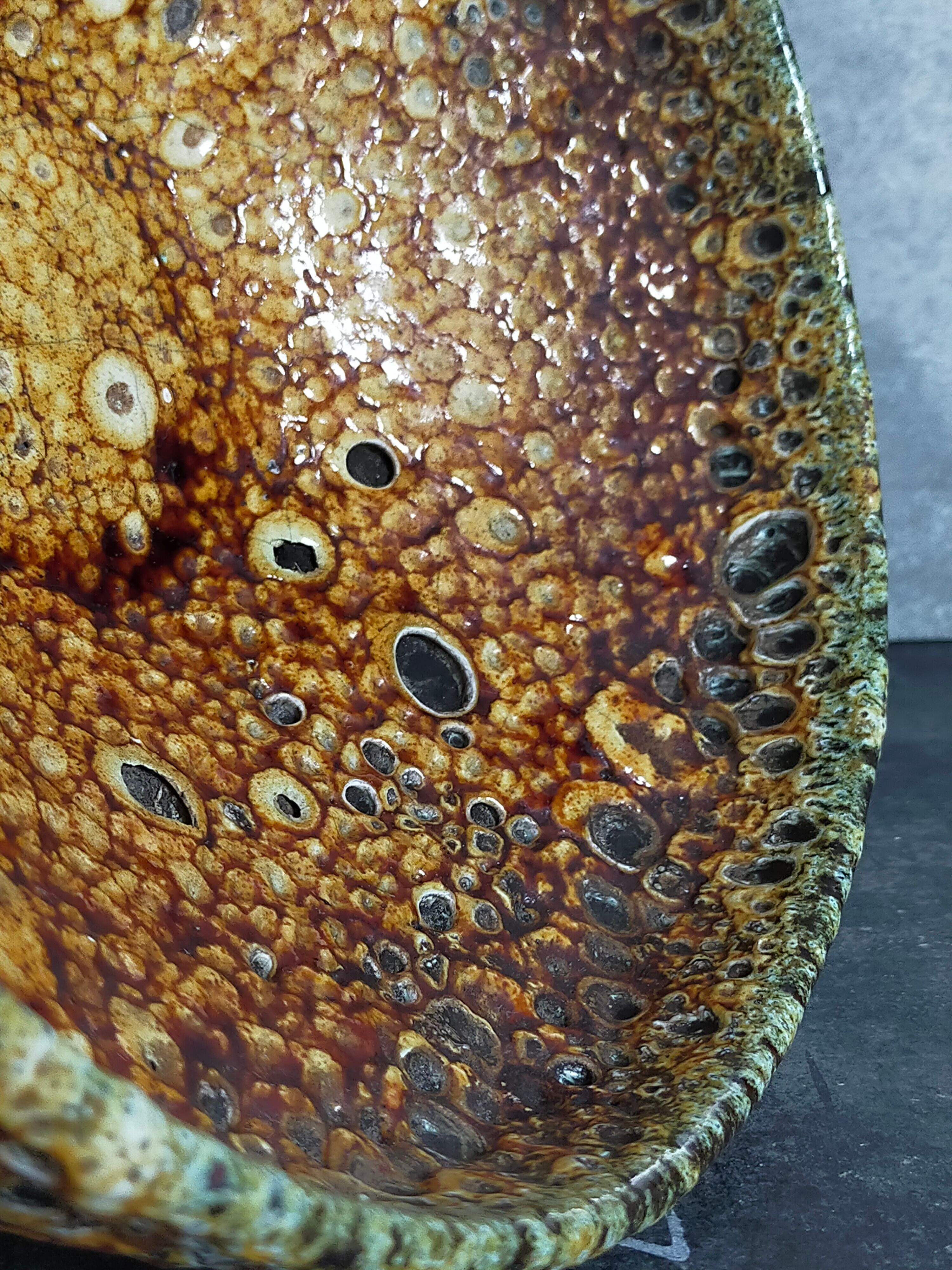 Coupe sur pied céramique Fat-Lava émaux Le Cyclope à Annecy vintage