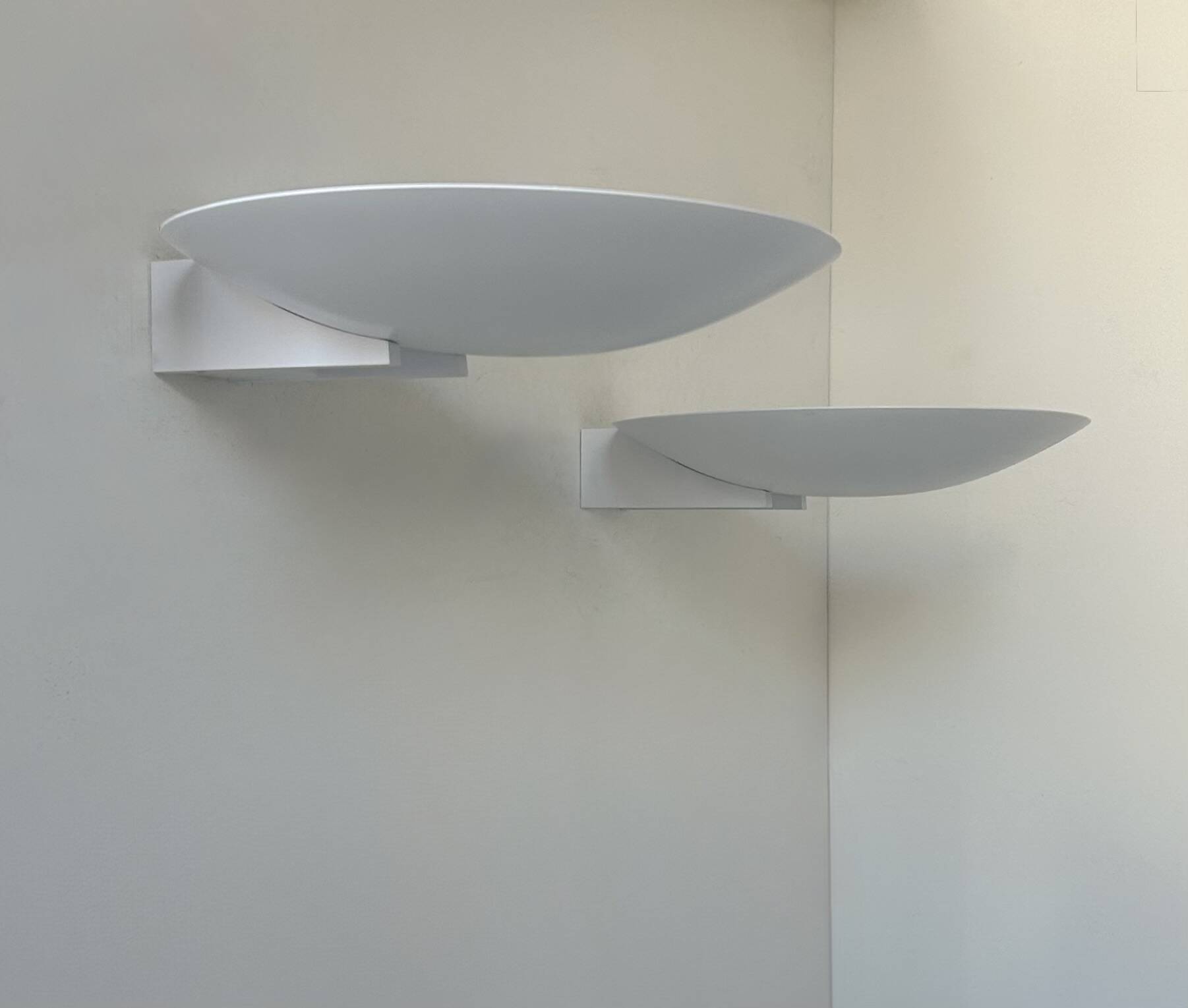 Paire d'appliques vintage moderniste Disderot métal laqué blanc France 1970