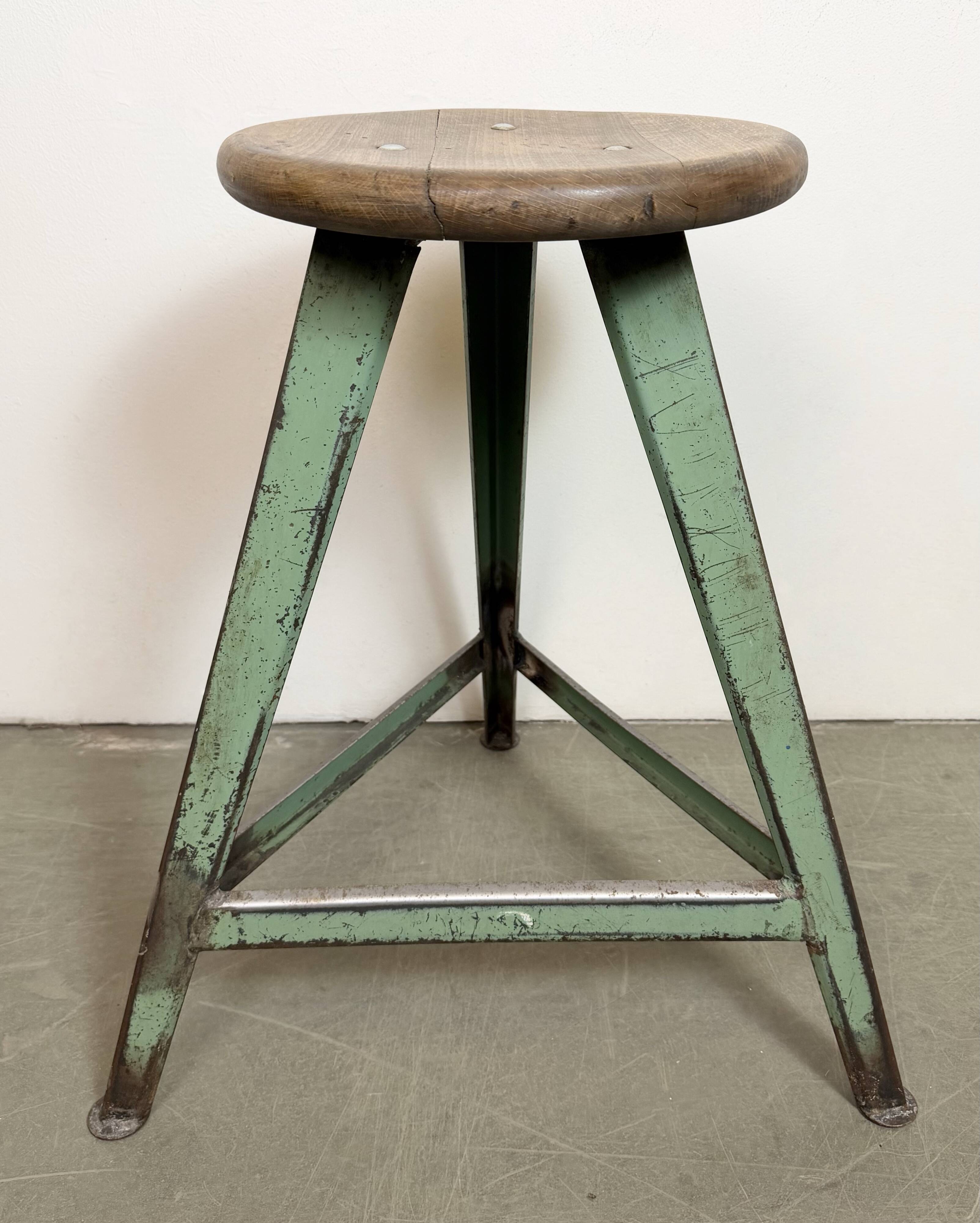 Tabouret d'atelier industriel vert, années 1960