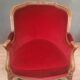 Large bergere de style Louis XV  en velour rouge