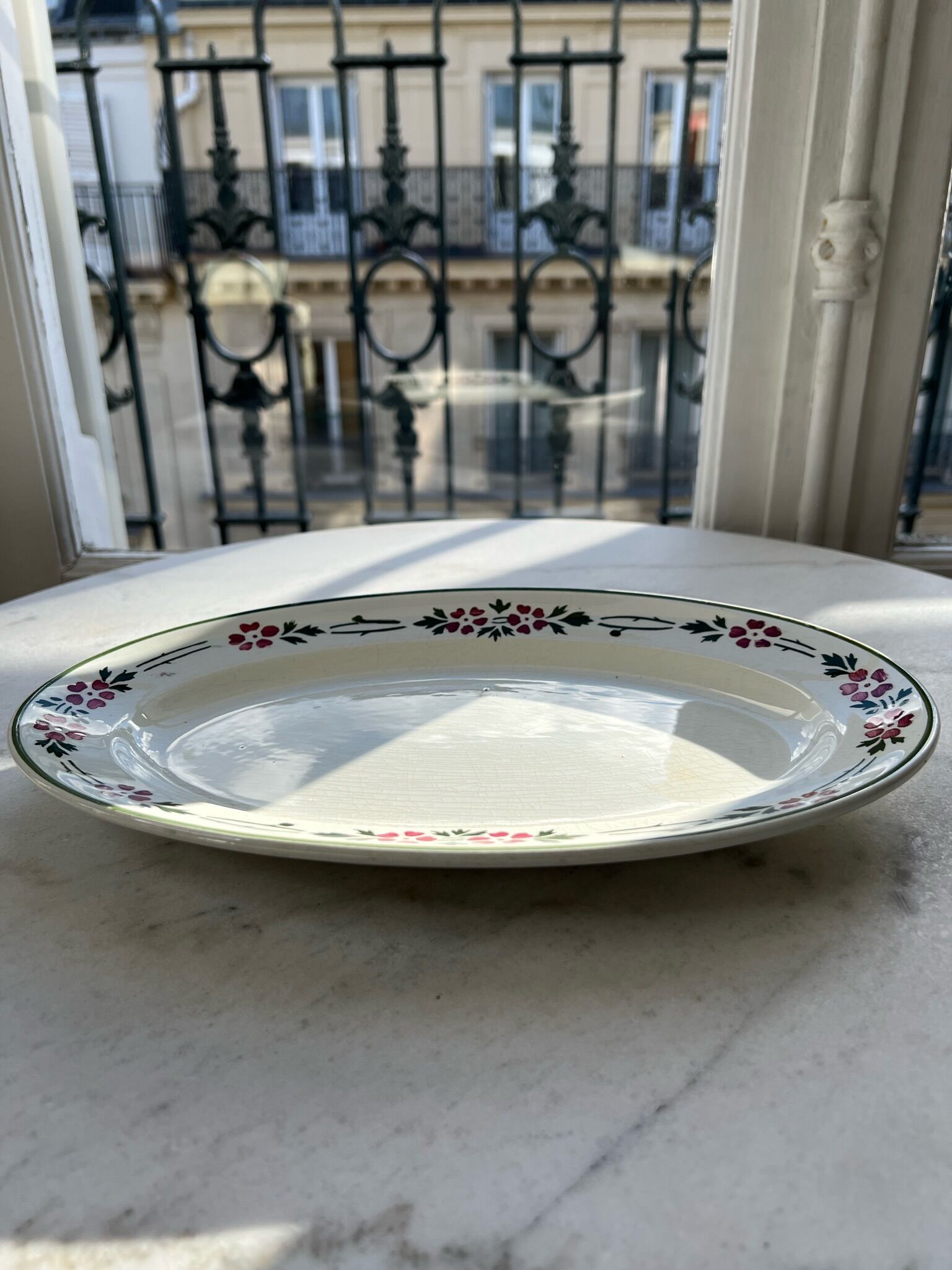 Oval dish with floral decoration