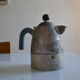 Cafetière alessi postmoderniste " pellicano " par Michael Graves