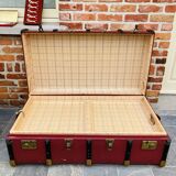Coffre de voyage ancien en cuir bordeaux
