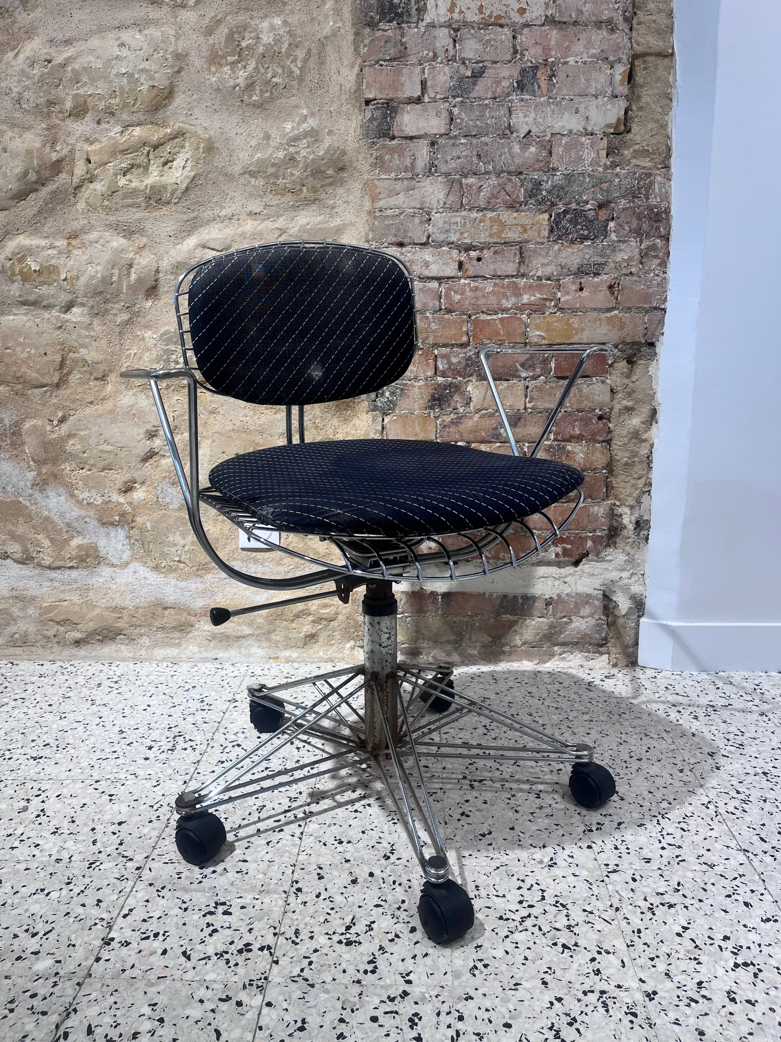 Fauteuil modèle Beaubourg de Michel Cadestin et Georges Laurent, 1977