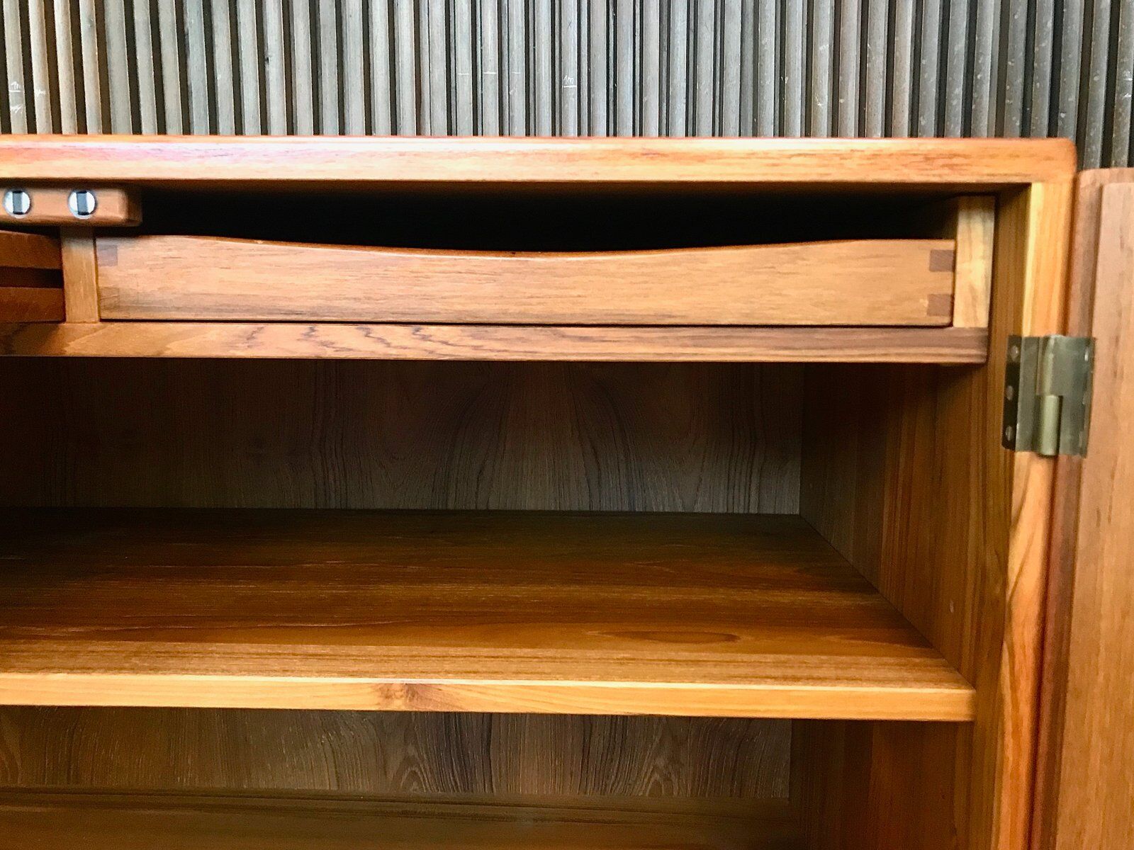 Buffet scandinave en teck massif, Danemark années 1960