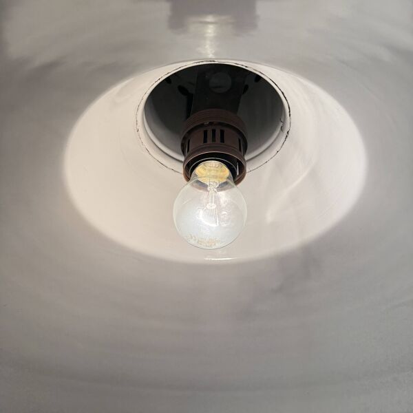 Lampe à suspension industrielle française en émail noir de taille moyenne