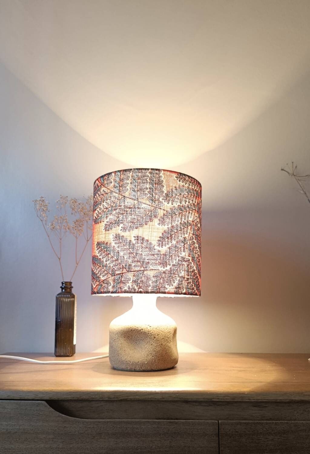 Sculpted stone lamp dlg Tormos, linen lampshade with botanical print