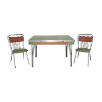 Set table and chairs in formica