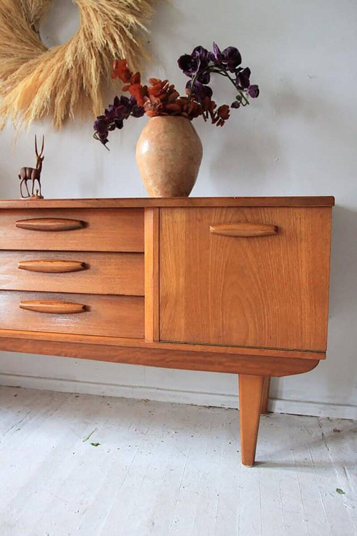 Enfilade Jentique in golden teak, brown wood, 1960s design large mid-century sideboard.