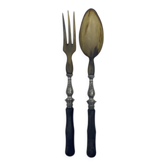 Salad service (fork and spoon) in horn, wooden handle.