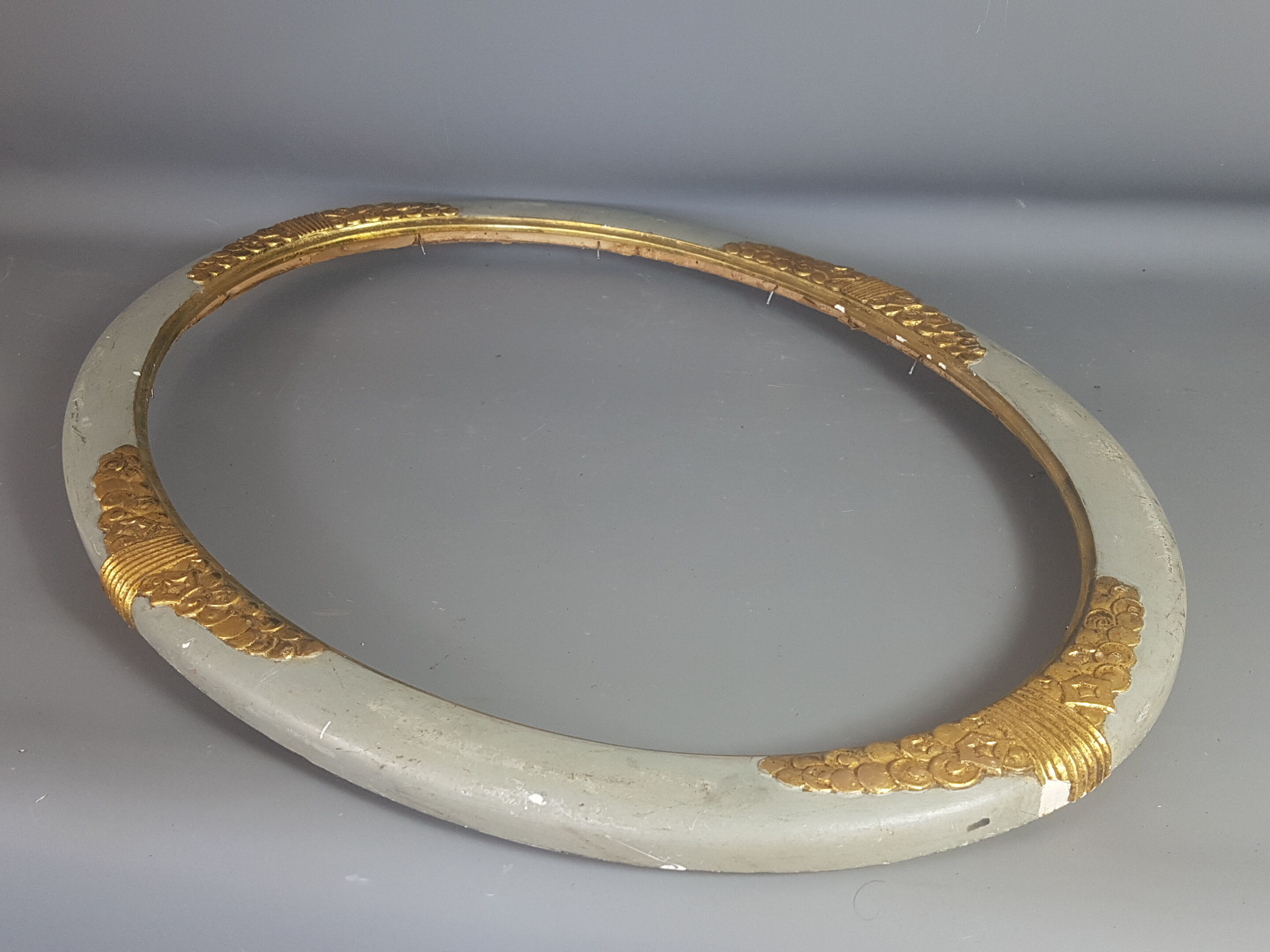 Old Art-Deco oval wood -stucco frame, 56x41 cm, 50x35 cm SB leaf