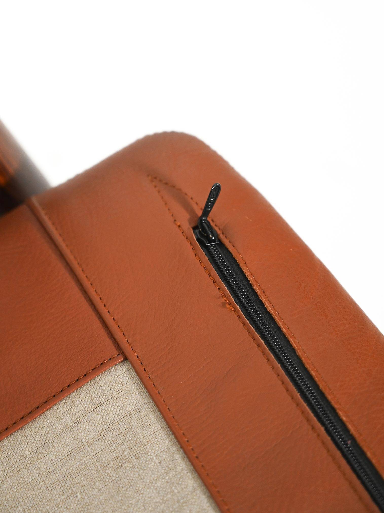 Pair of "Ark" armchairs by Arne Vodder