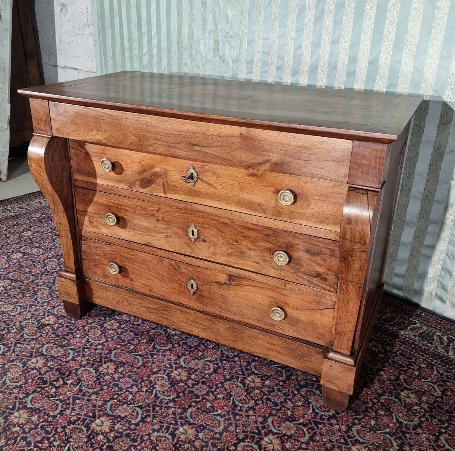 Restoration Walnut Chest of Drawers, 19th Century - Louis Style