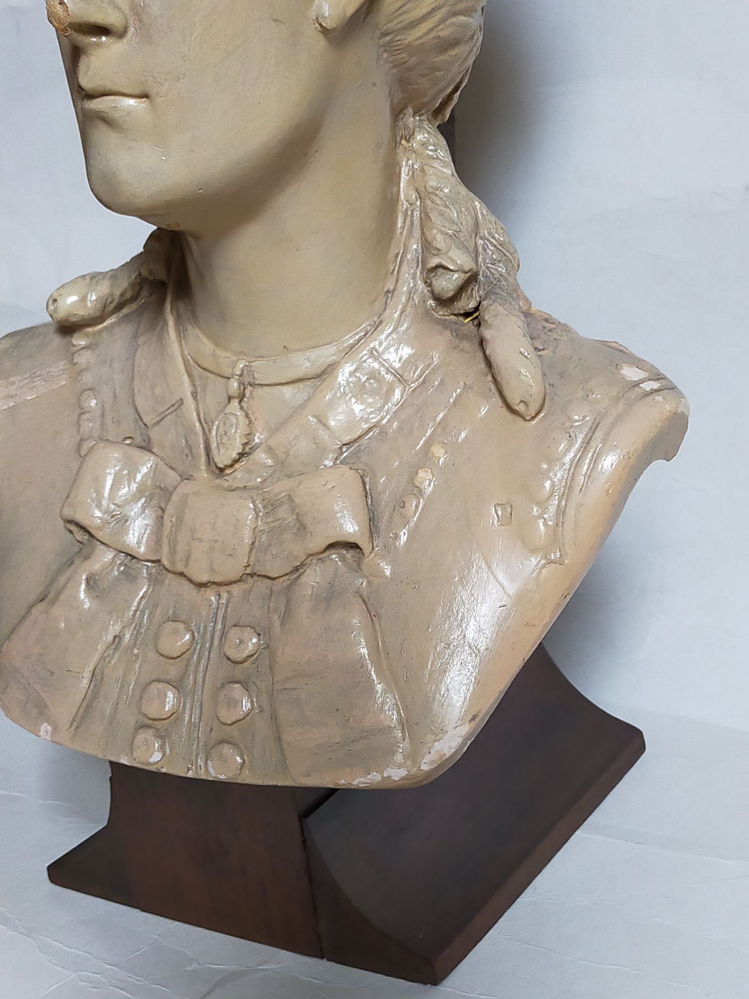Bust of a woman "the elegant"XIXth in painted plaster signed on its solid wood base