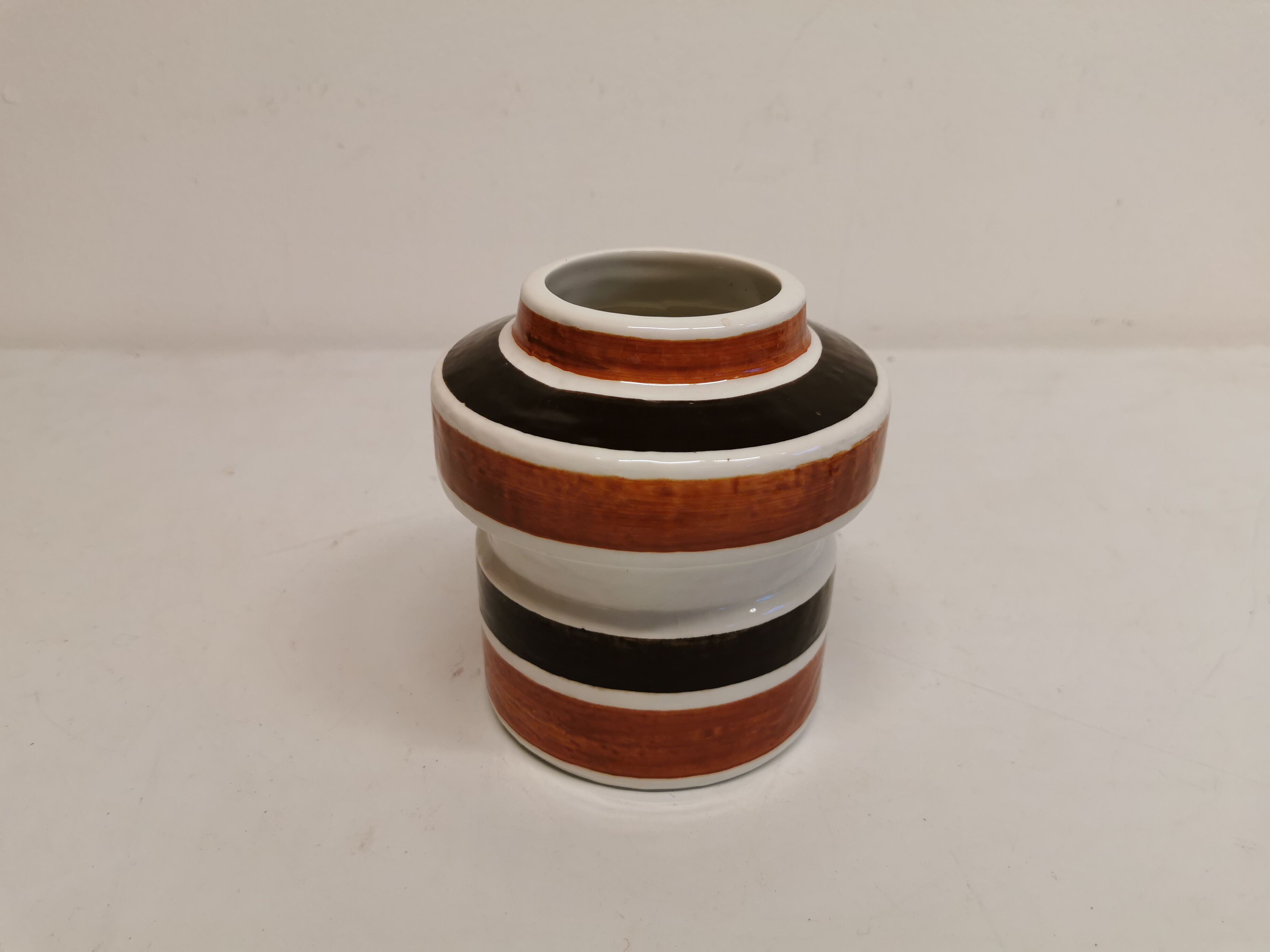 Vase peint à la main de la famille royale suédoise Rørstrand (estampillé en bas)