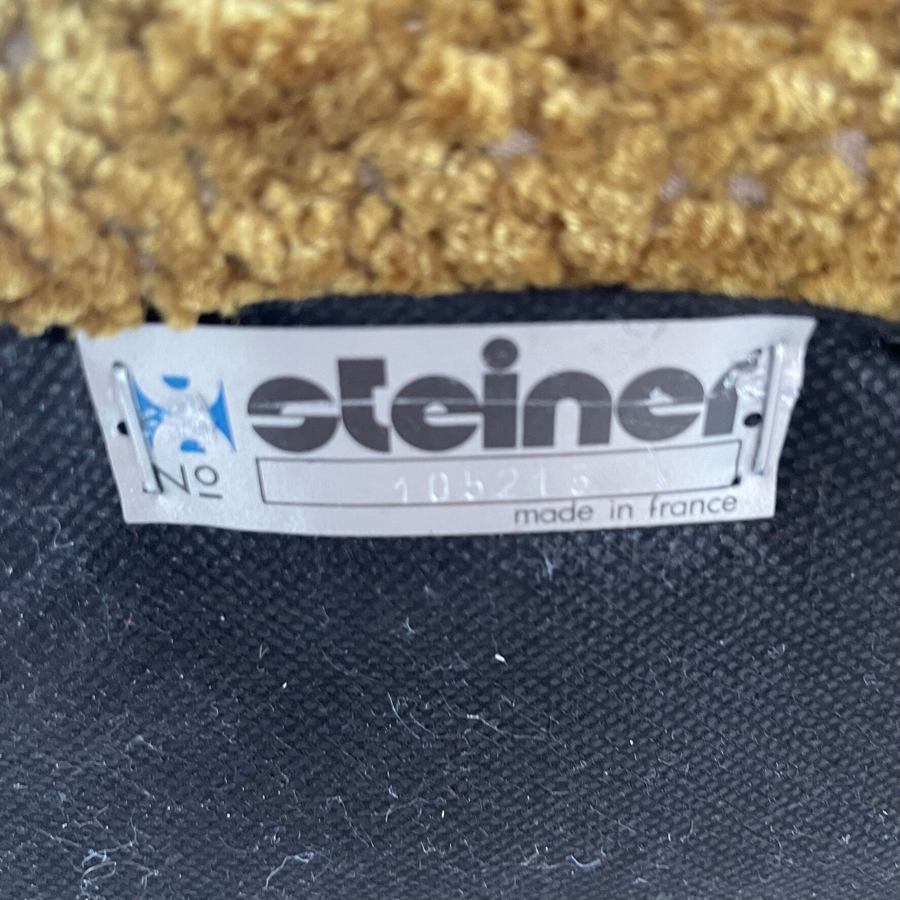 Chair, droit model from the "chromatic" series, Kwok Hoi Chan, Steiner 1970