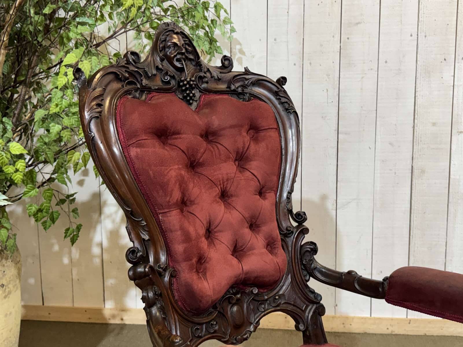 Fauteuil en acajou 19ème richement sculpté de style baroque