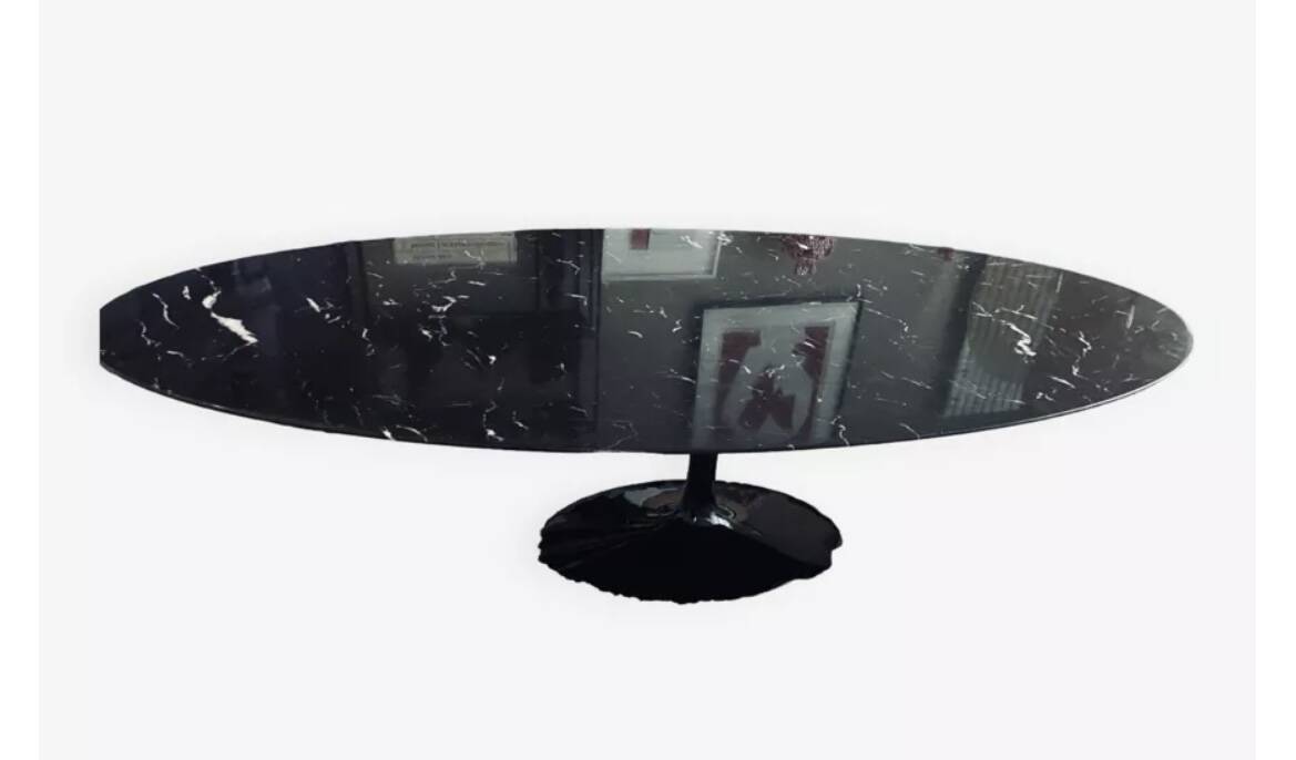 Table basse pied tulipe en marbre noir