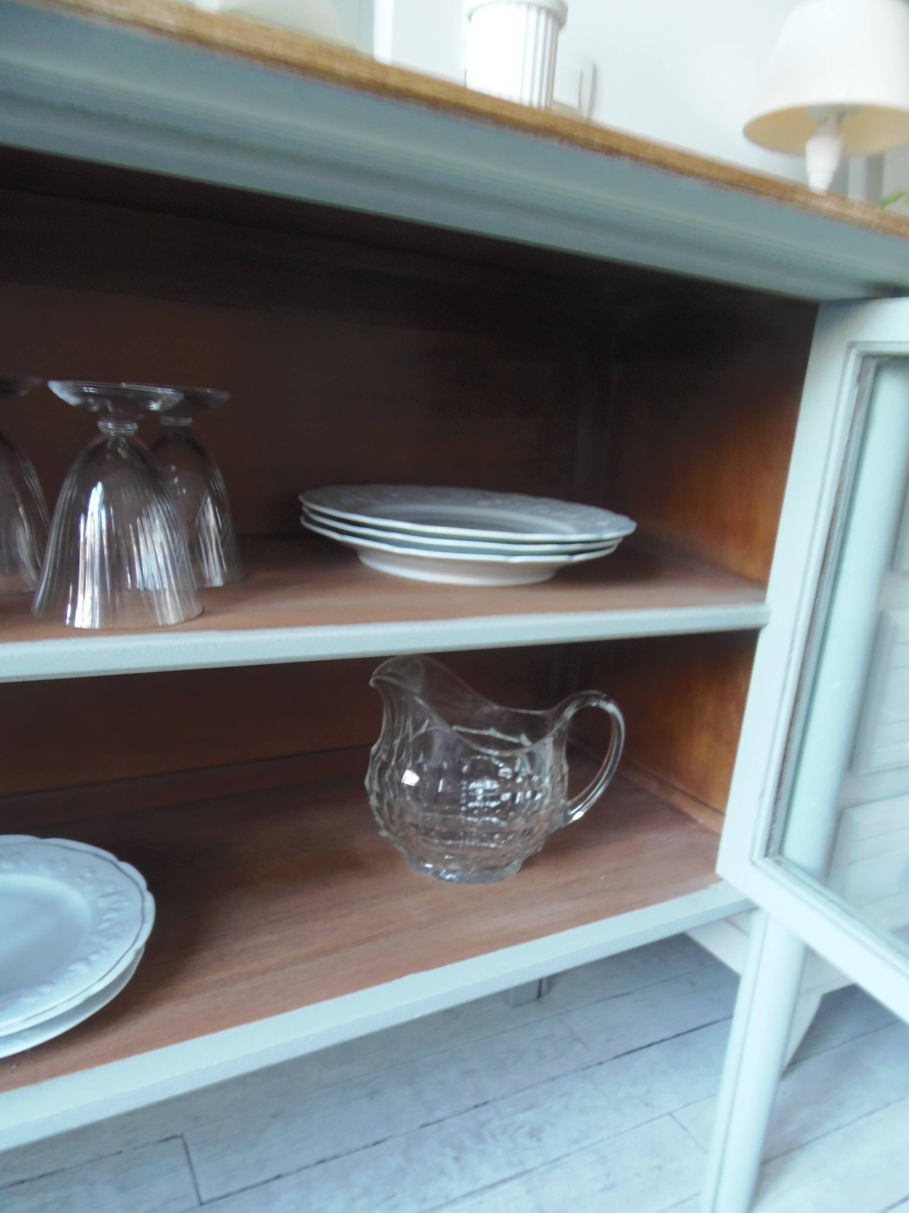 Buffet, desserte vintage réenchanté en vert de gris, plateau  bois.
