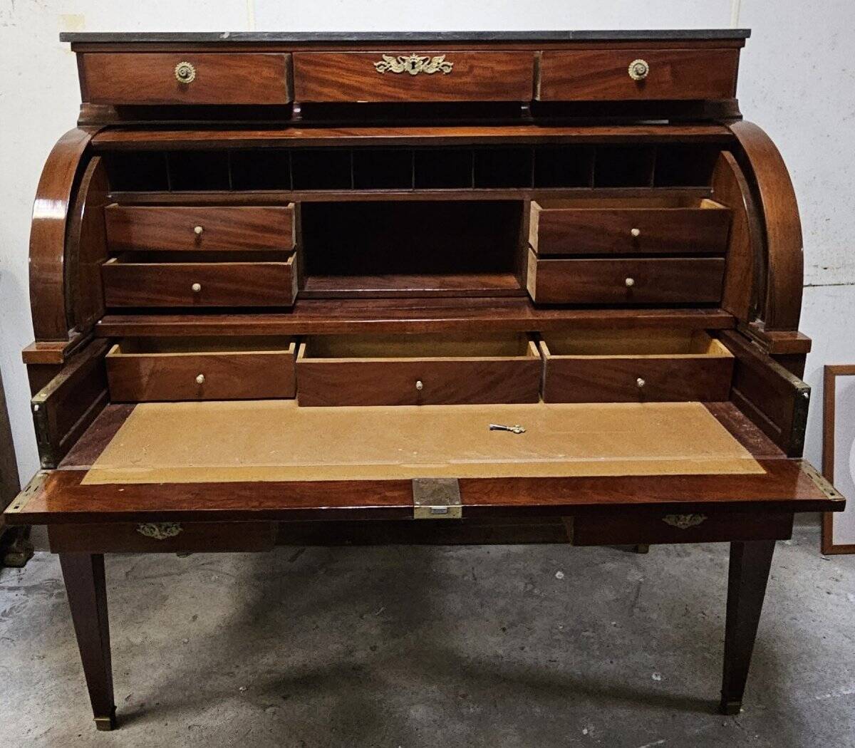 Louis XVI style cylinder desk in mahogany with a double system.