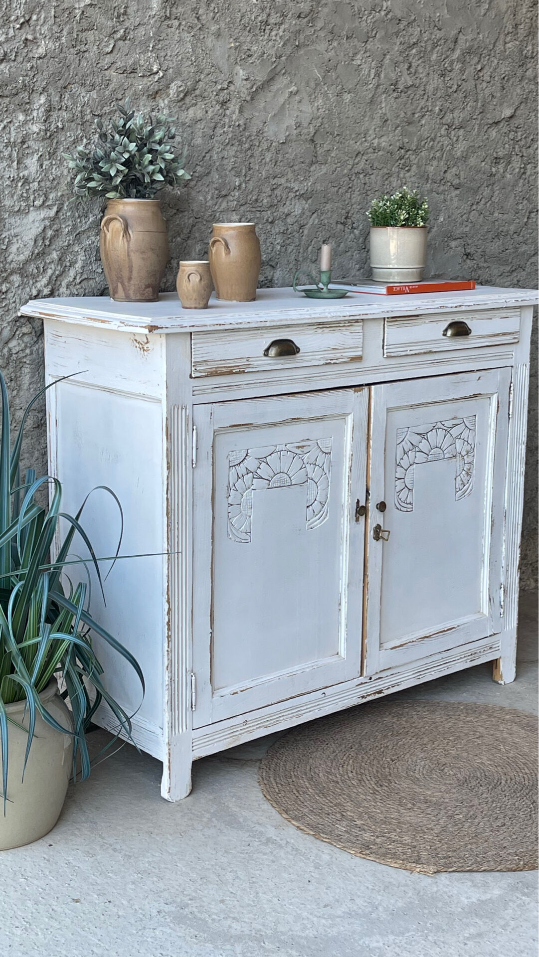 Buffet painted