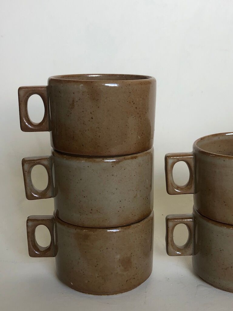 Set of 6 cups and saucers in res due